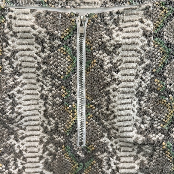 Snake print mini skirt size S - Picture 6 of 8